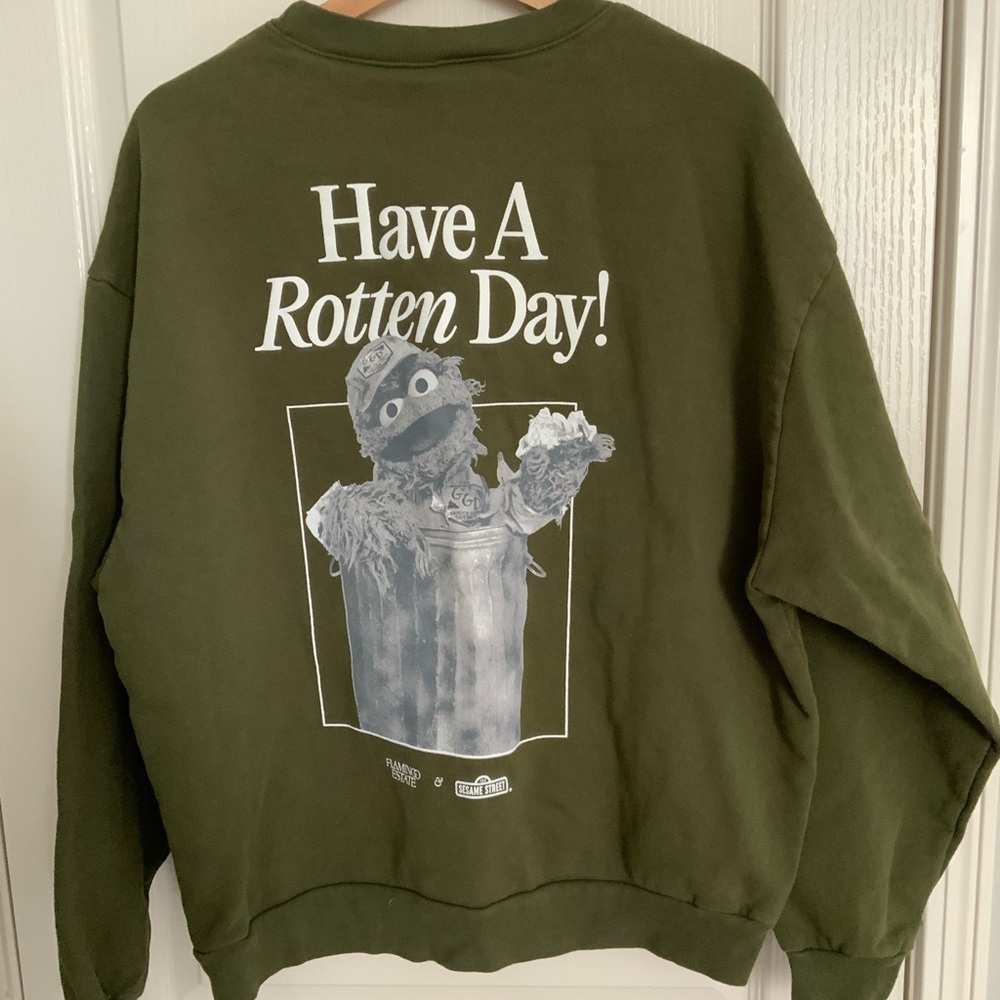 Flamingo Estate And Sesame Street Oscar the Grouch Sweatshirt XS